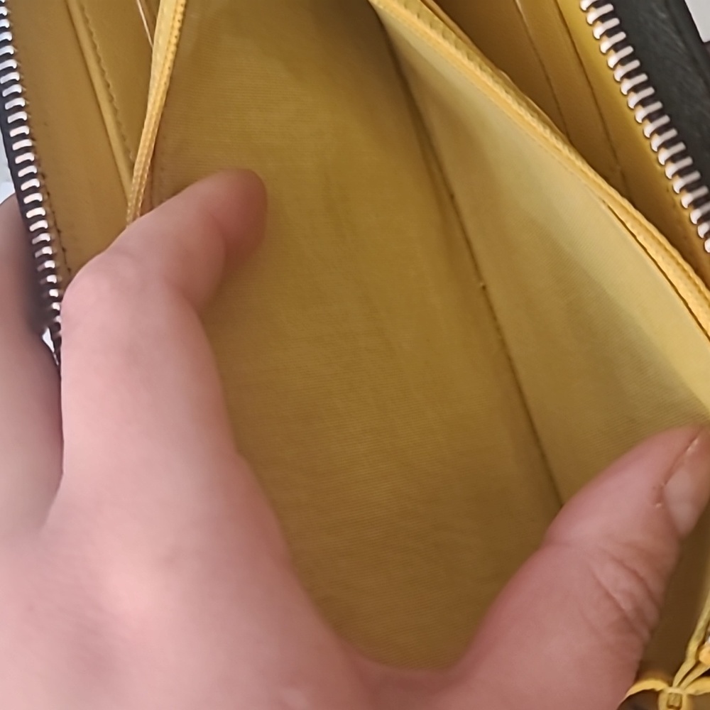 Chocolate CHANEL zip wallet - Picture 14 of 14
